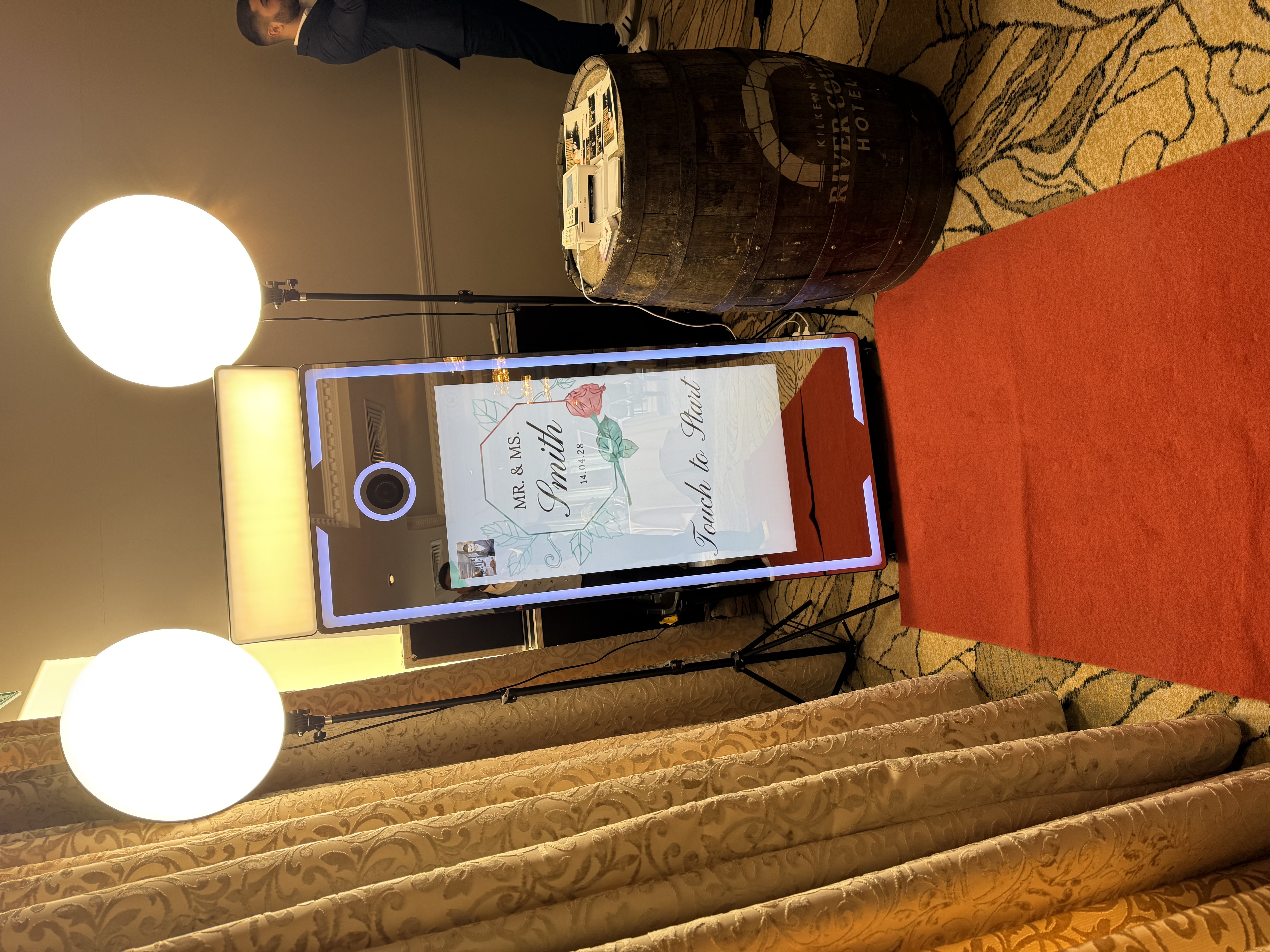 🥇 Gold (Magic Mirror Photo Booth) ✨ Luxury Experience 📍 Kilkenny & within 30km 🚗 Travel fee applies outside this ar